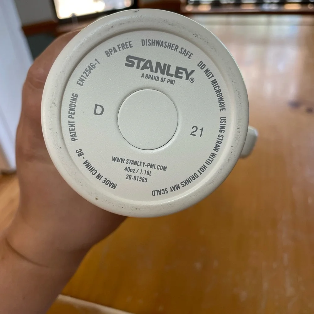 Stanley Cream/Off White Tumbler with Handle - Picture 3 of 3